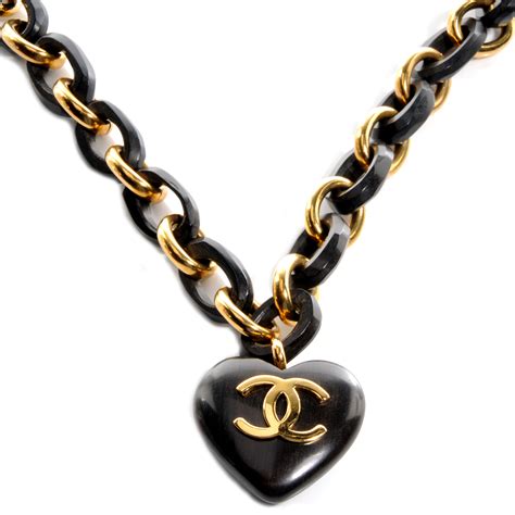 chanel link necklace.